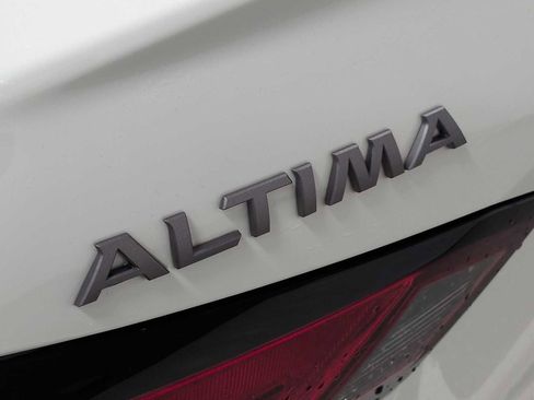 Used 2024 Nissan Altima 2.5 S AWD/4WD image 5
