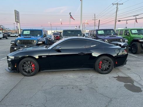 Used 2024 Ford Mustang GT Premium image 3