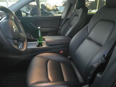 Used 2022 Tesla Model Y Performance image 11