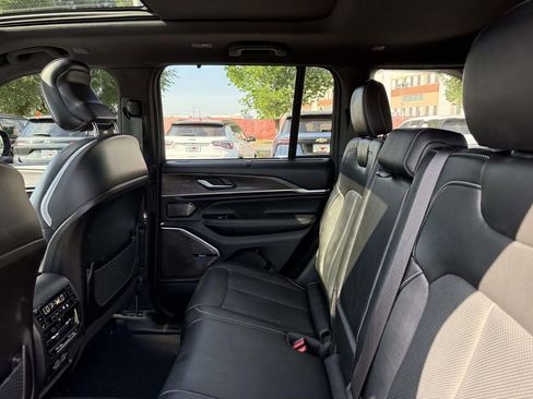 Used 2023 Jeep Grand Cherokee Overland w/ Luxury Tech Group IV AWD/4WD image 18