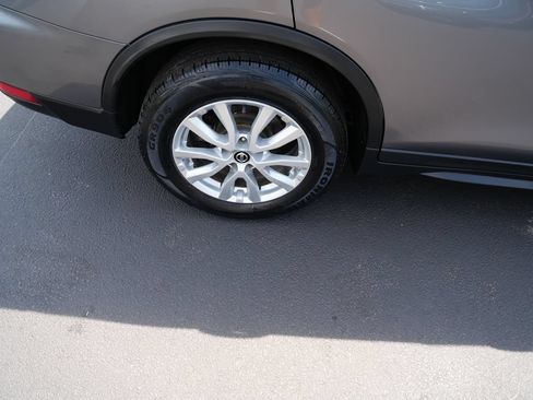 Used 2018 Nissan Rogue SV FWD image 32