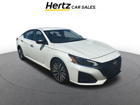 Used 2025 Nissan Altima 2.5 SV FWD image 1