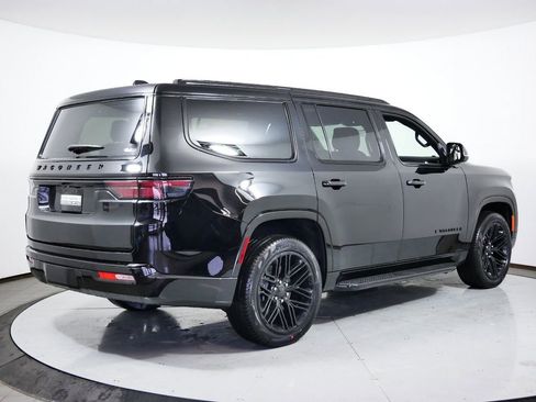 Used 2024 Jeep Wagoneer Series II image 8