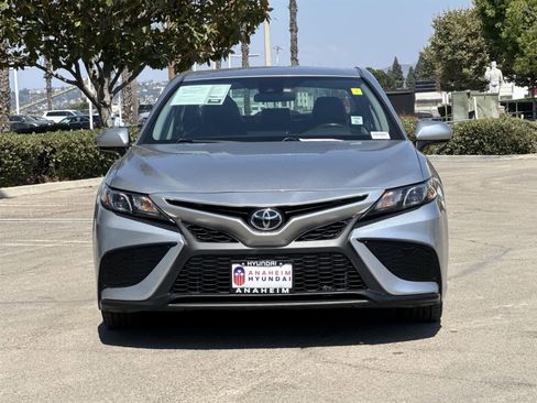 Used 2022 Toyota Camry SE image 2