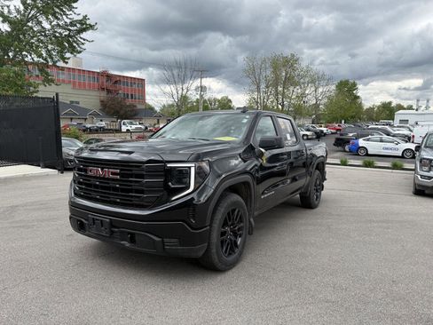 Used 2024 GMC Sierra 1500 Pro w/ Graphite Edition AWD/4WD image 7