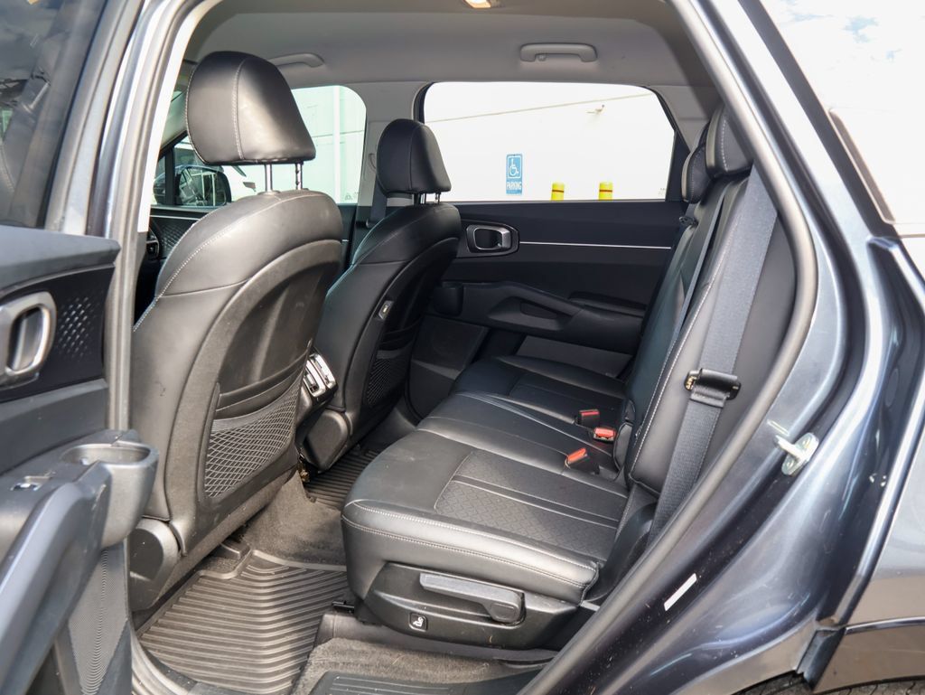 Used 2022 Kia Sorento S FWD image 14