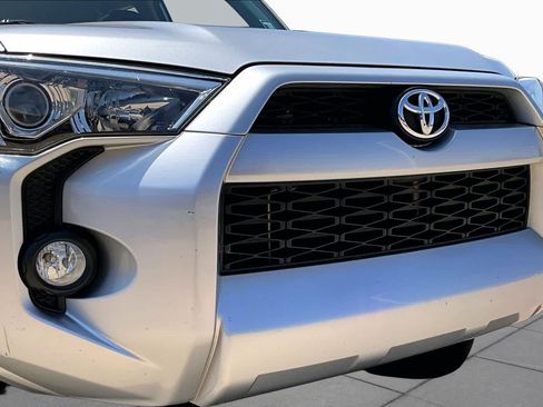 Used 2019 Toyota 4Runner SR5 AWD/4WD image 29