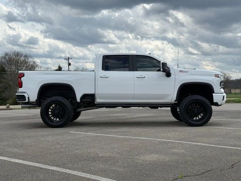 Used 2025 Chevrolet Silverado 2500 LT w/ Z71 Chrome Sport Edition AWD/4WD image 4