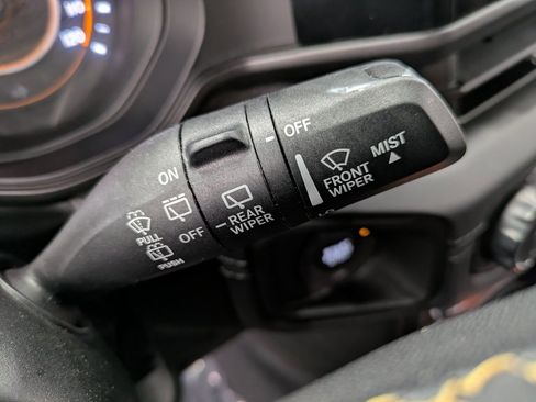 Used 2024 Jeep Wrangler Sahara image 19