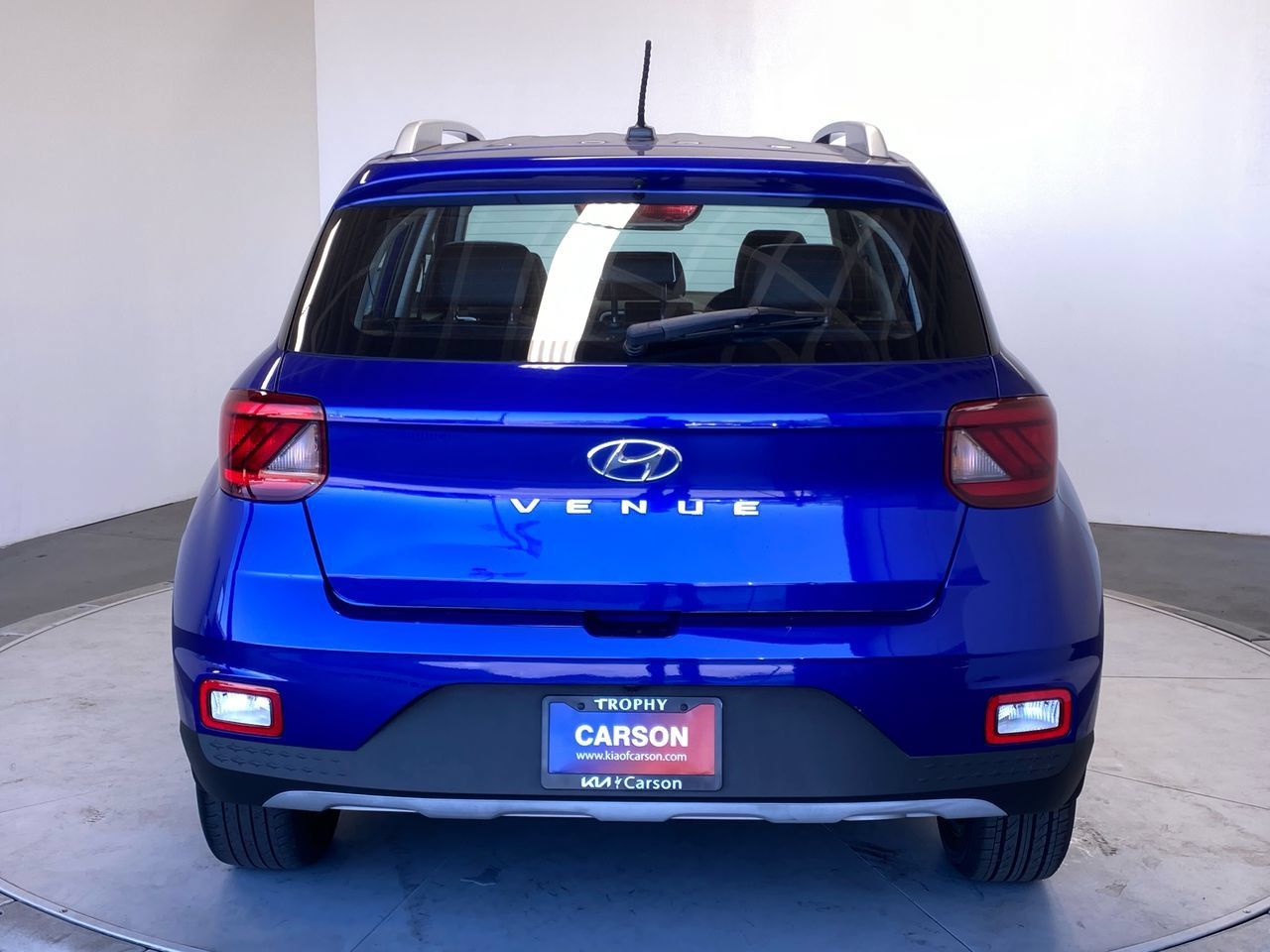 Used 2023 Hyundai Venue Limited FWD image 4