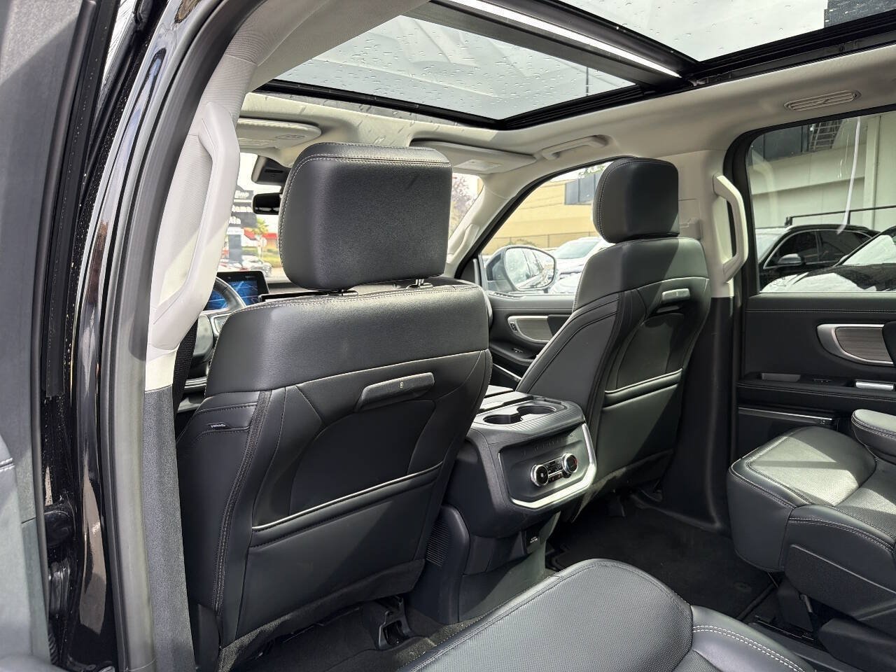 Used 2025 Ford Expedition Max Platinum AWD/4WD image 31