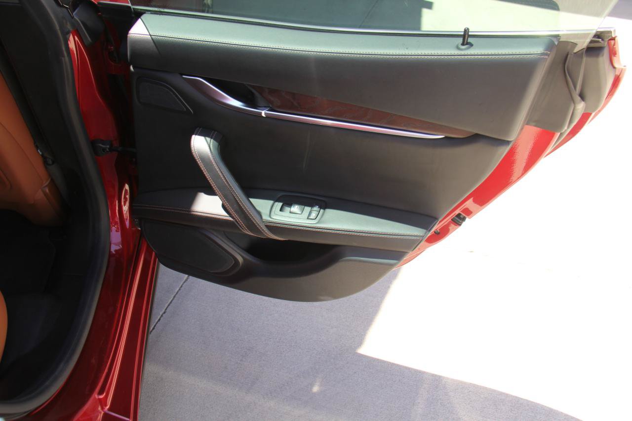 Used 2018 Maserati Ghibli RWD image 27