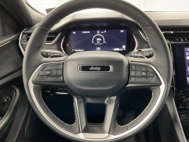 Used 2025 Jeep Grand Cherokee Altitude AWD/4WD image 18