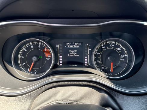 Used 2019 Jeep Cherokee Latitude Plus w/ Cold Weather Group AWD/4WD image 22
