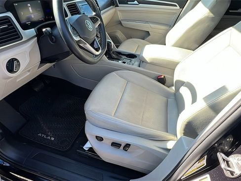 Used 2022 Volkswagen Atlas SE image 13