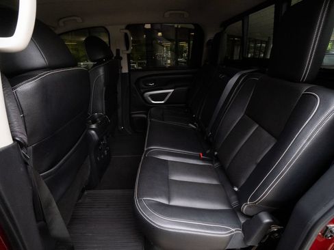 Used 2019 Nissan Titan PRO-4X w/ Pro-4x Convenience Package AWD/4WD image 17