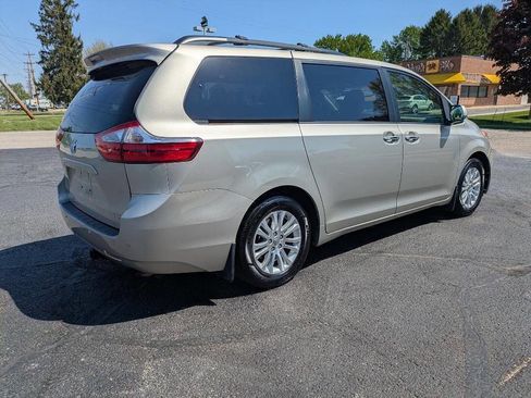Used 2016 Toyota Sienna XLE w/ XLE Navigation Package image 7