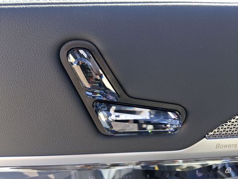 New 2026 BMW 750e xDrive image 20