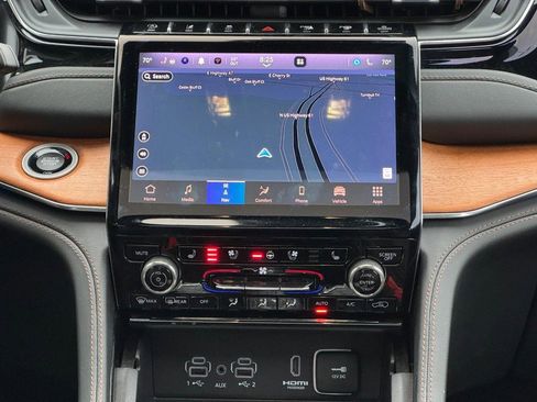 Used 2023 Jeep Grand Cherokee Summit image 16