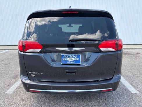 Used 2020 Chrysler Pacifica Touring-L Plus FWD image 6