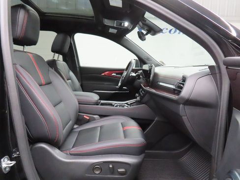 Used 2024 Chevrolet Traverse RS image 33