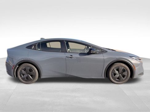 Used 2025 Toyota Prius LE FWD image 5