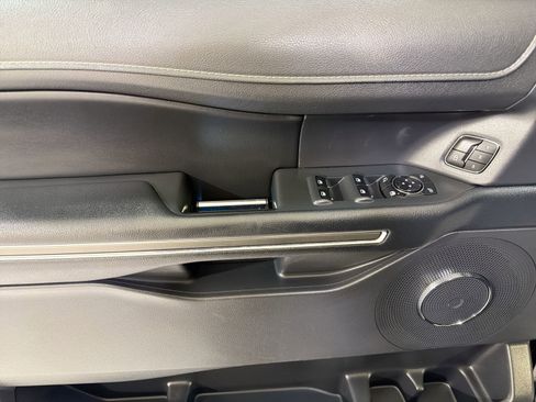 Used 2024 Ford Expedition XLT RWD image 12
