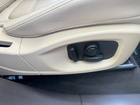 Used 2017 Jaguar F-PACE Prestige image 27