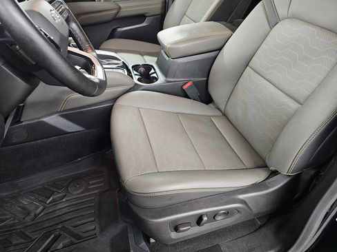 Used 2024 Chevrolet Colorado ZR2 w/ ZR2 Convenience Package III image 7