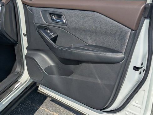 Used 2022 Nissan Rogue SV image 13