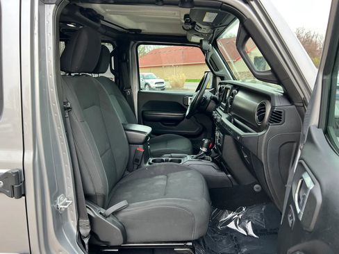 Used 2018 Jeep Wrangler Unlimited Sport S AWD/4WD image 24