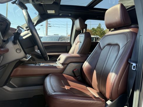 Used 2023 Ford Expedition Max Limited image 12