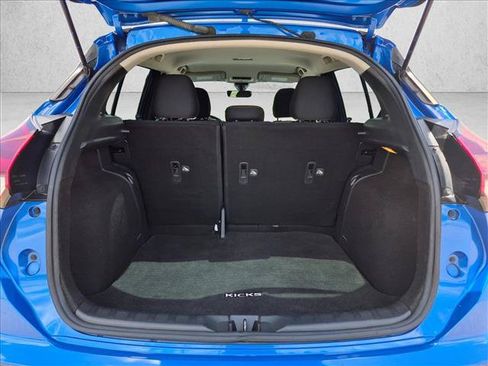 Used 2022 Nissan Kicks SR w/ Interior Electronics Package FWD image 6
