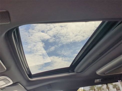 Certified 2023 Toyota Sienna XLE Woodland Edition image 20