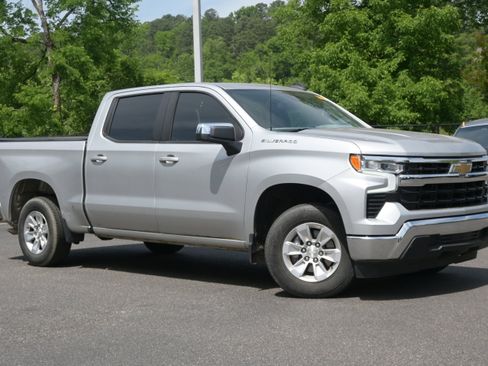 Used 2022 Chevrolet Silverado 1500 LT RWD image 2