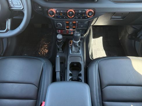 Used 2024 Jeep Wrangler Unlimited Rubicon 4xe AWD/4WD image 13
