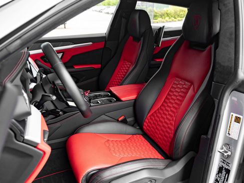 Used 2020 Lamborghini Urus image 24