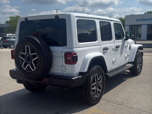 Used 2024 Jeep Wrangler Unlimited Sahara w/ Technology Group AWD/4WD image 5