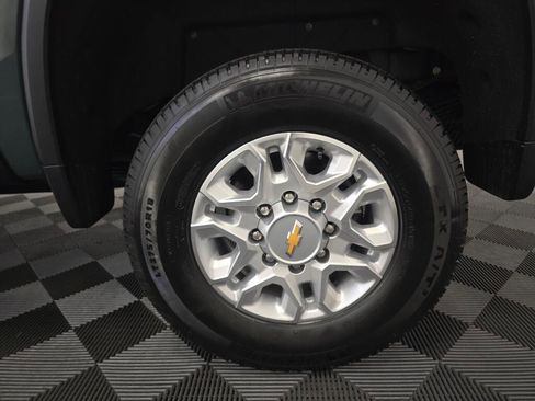 Used 2025 Chevrolet Silverado 3500 LTZ w/ LTZ Convenience Package image 23