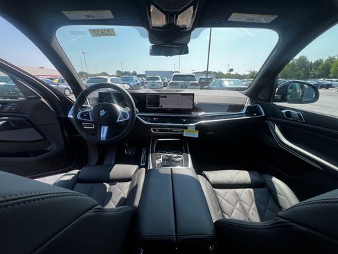 Used 2026 BMW X7 xDrive40i w/ M Sport Package image 32