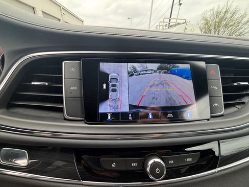 Used 2024 Buick Enclave Premium image 11