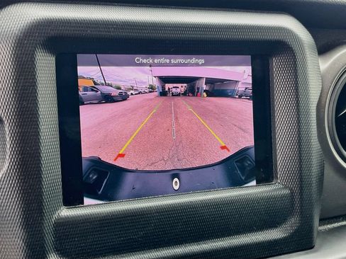 Used 2023 Jeep Gladiator Sport AWD/4WD image 13
