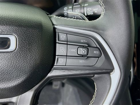 Used 2023 Jeep Grand Cherokee Altitude image 24