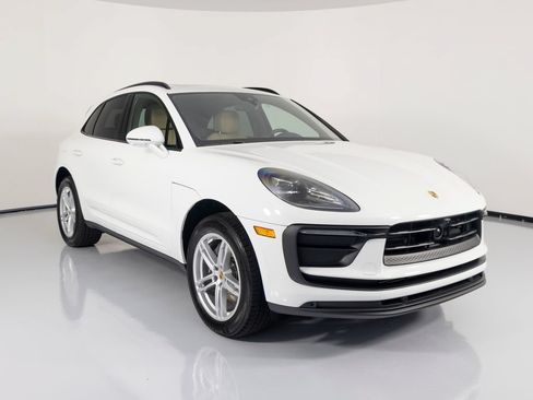 Certified 2026 Porsche Macan AWD/4WD image 7
