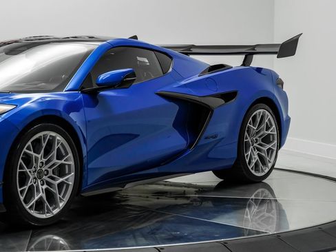Used 2026 Chevrolet Corvette ZR1 w/ ZR1 Carbon Fiber Aero Package RWD image 3