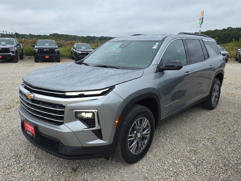 Used 2026 Chevrolet Traverse LT w/ Driver Confidence Package AWD/4WD image 3