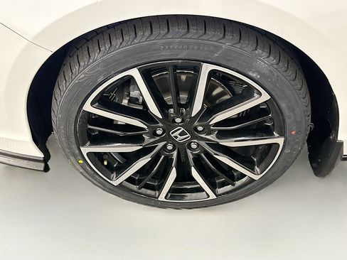 Used 2023 Honda Accord Touring image 11