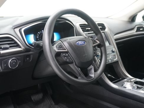 Used 2019 Ford Fusion SE FWD image 10