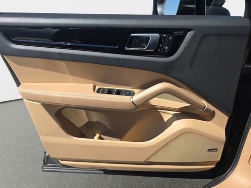Certified 2023 Porsche Cayenne AWD/4WD image 31