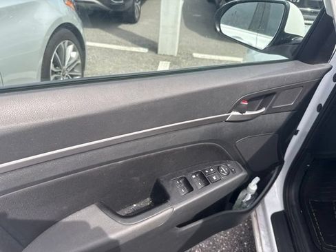 Used 2019 Hyundai Elantra SEL w/ Cargo Package FWD image 17